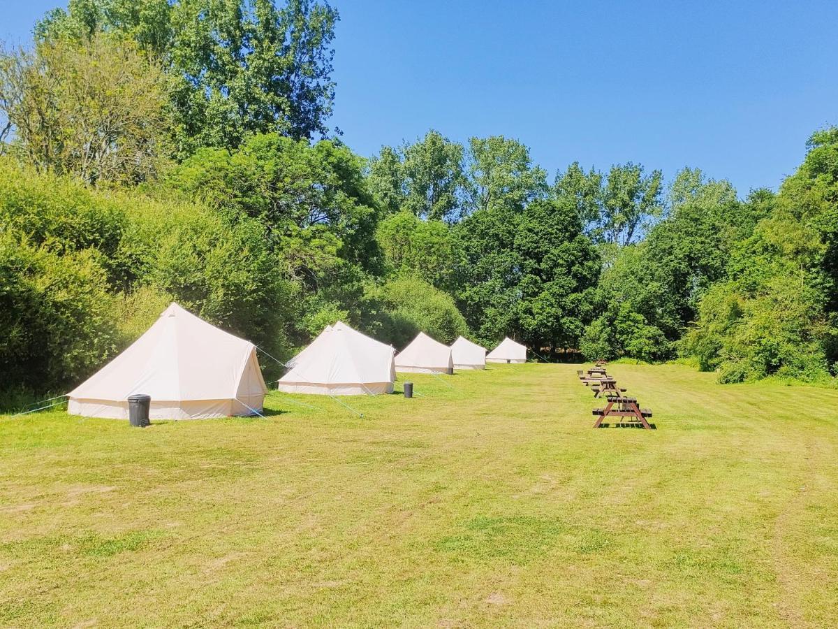 Battle Pods And Bells Glamping Hotel Kültér fotó