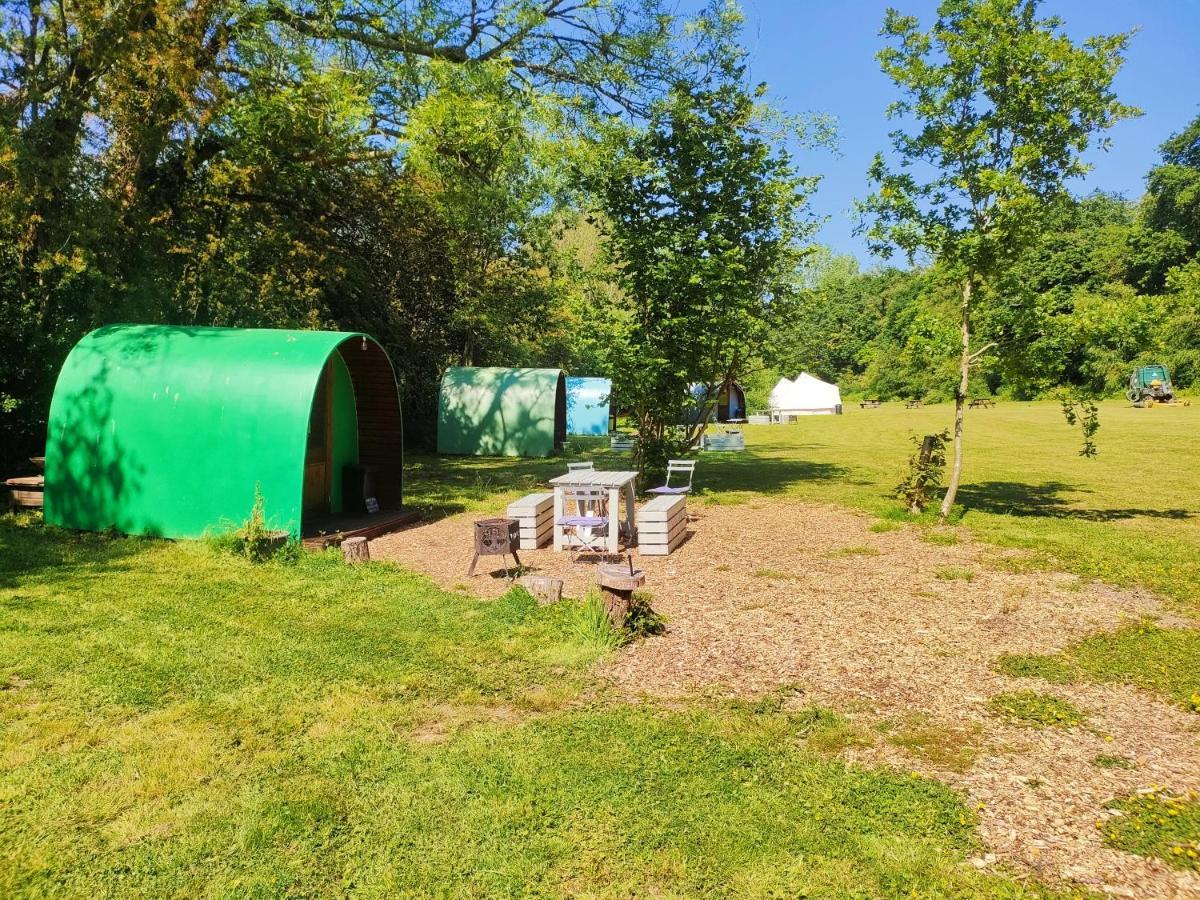 Battle Pods And Bells Glamping Hotel Kültér fotó