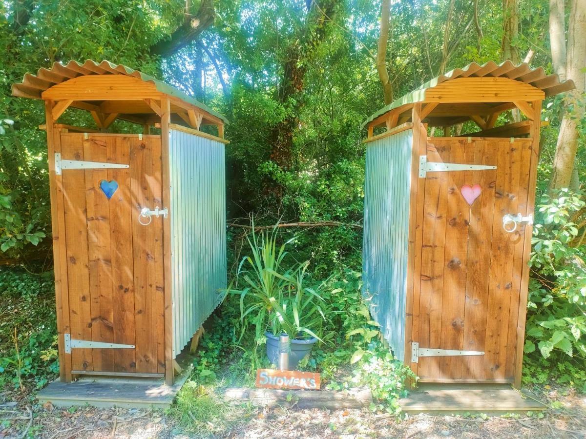 Battle Pods And Bells Glamping Hotel Kültér fotó