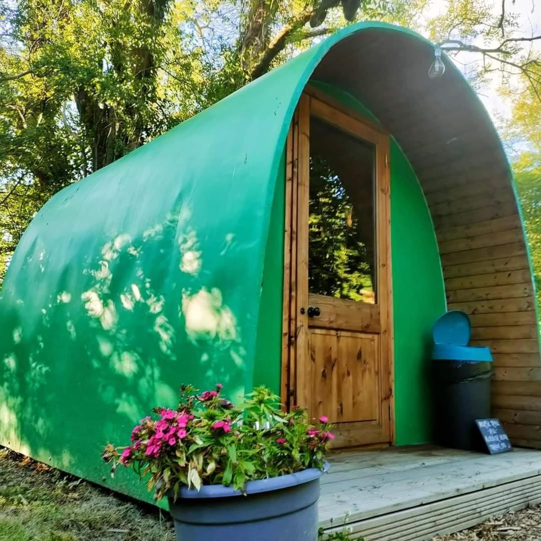 Battle Pods And Bells Glamping Hotel Kültér fotó