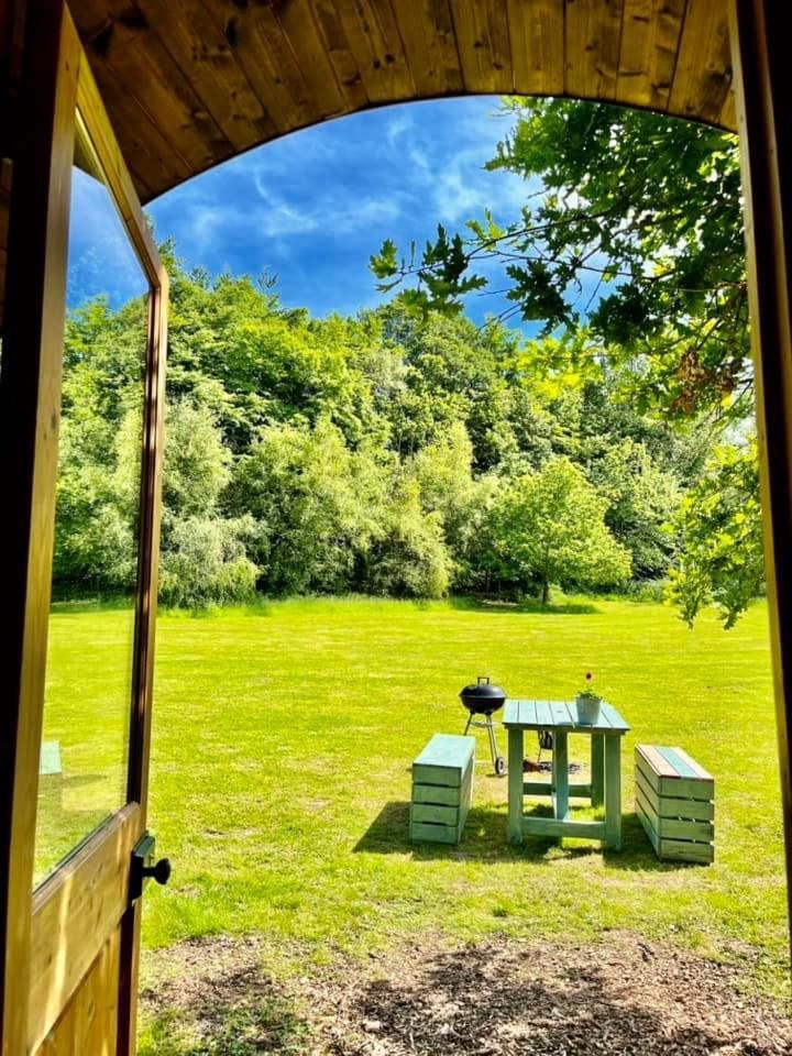 Battle Pods And Bells Glamping Hotel Kültér fotó